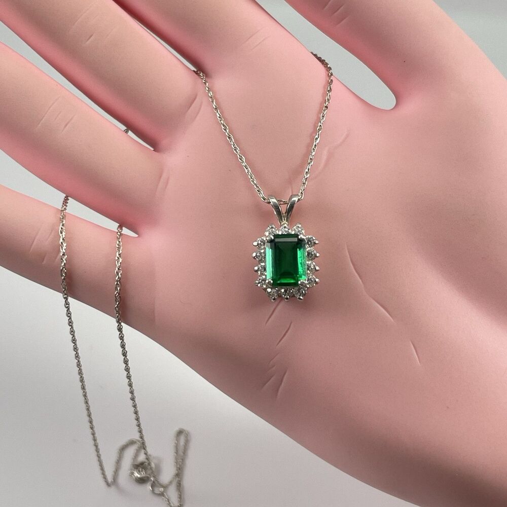 925 Sterling Silver Emerald Green Cubic Zirconia Halo Pendant Necklace Elegant